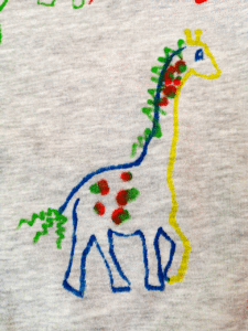 Giraffe, DIY Thrift Flip: Upcycling Kinderpulli mit Motiven